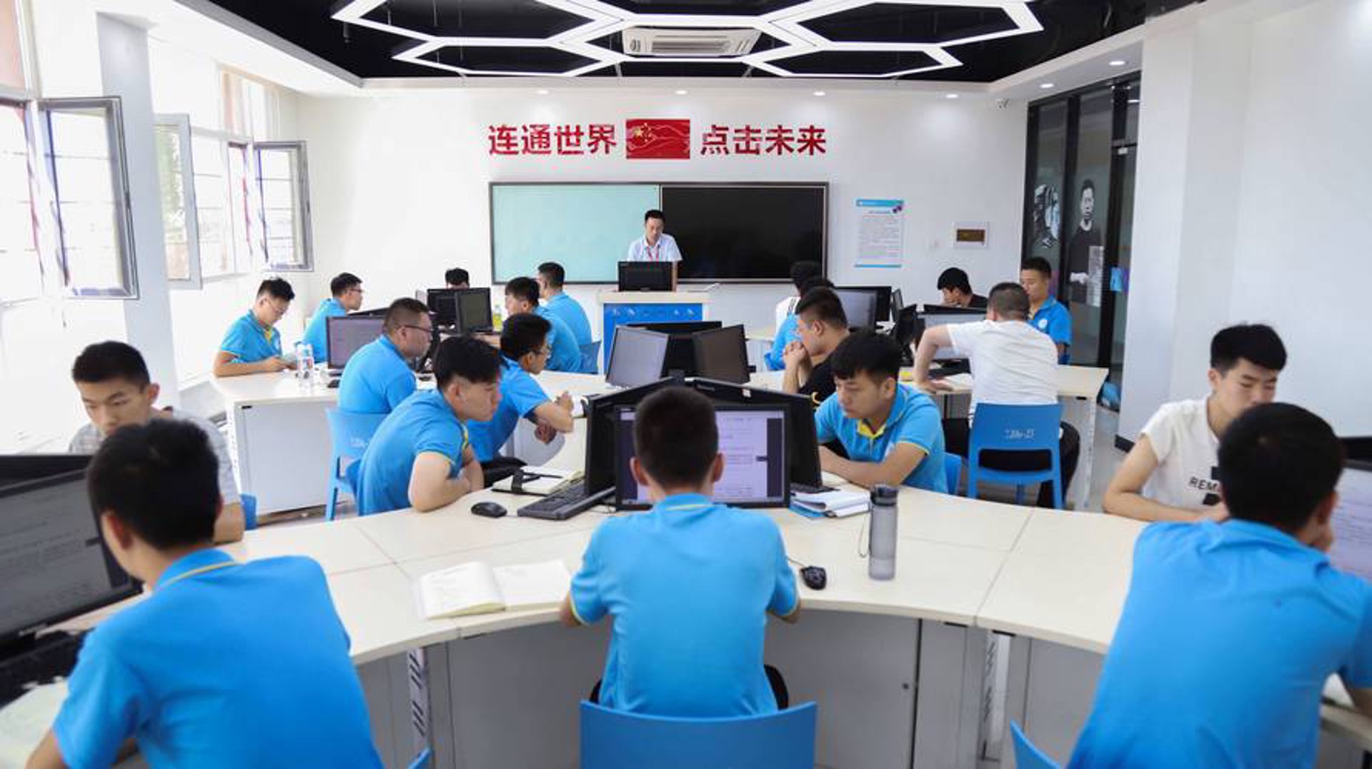 武汉软件开发行业动态：机遇与挑战并存